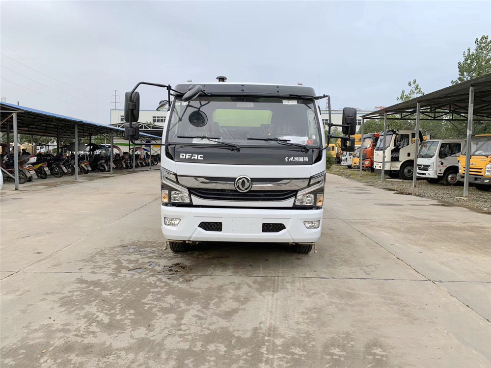 東風(fēng)D7掃路車2.5立方水/5立方塵