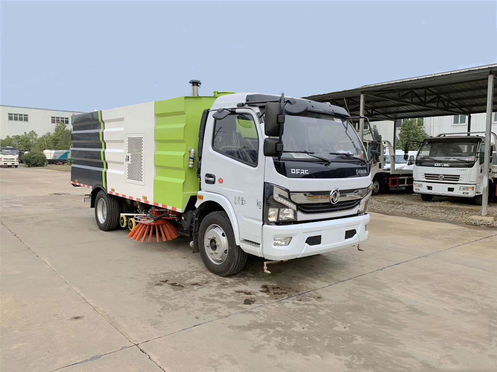 東風(fēng)D7掃路車2.5立方水/5立方塵