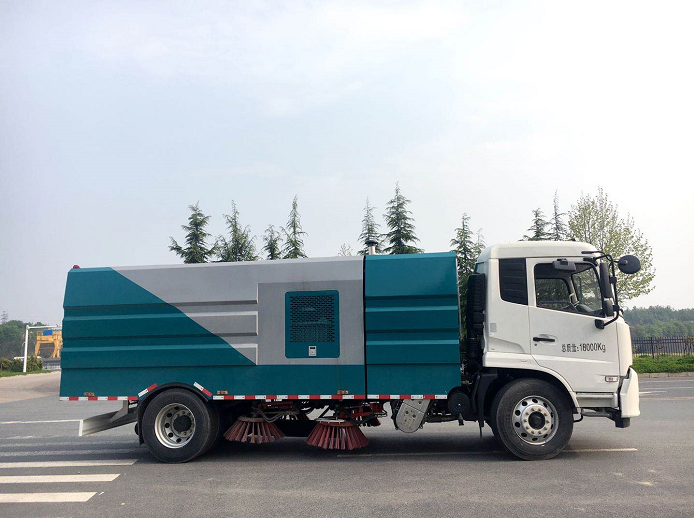 東風(fēng)天錦3950軸距掃路車