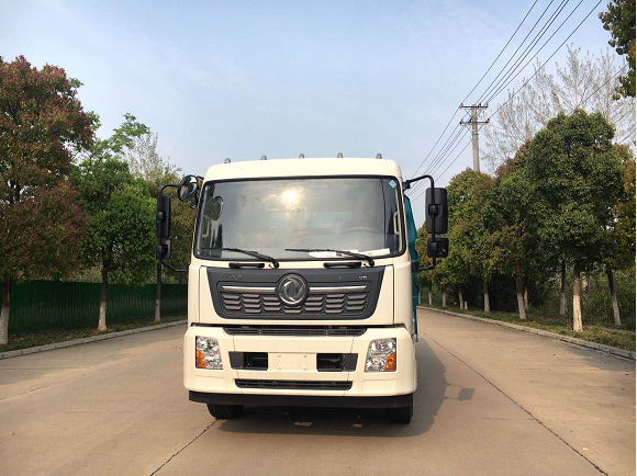 東風(fēng)天錦3950軸距掃路車