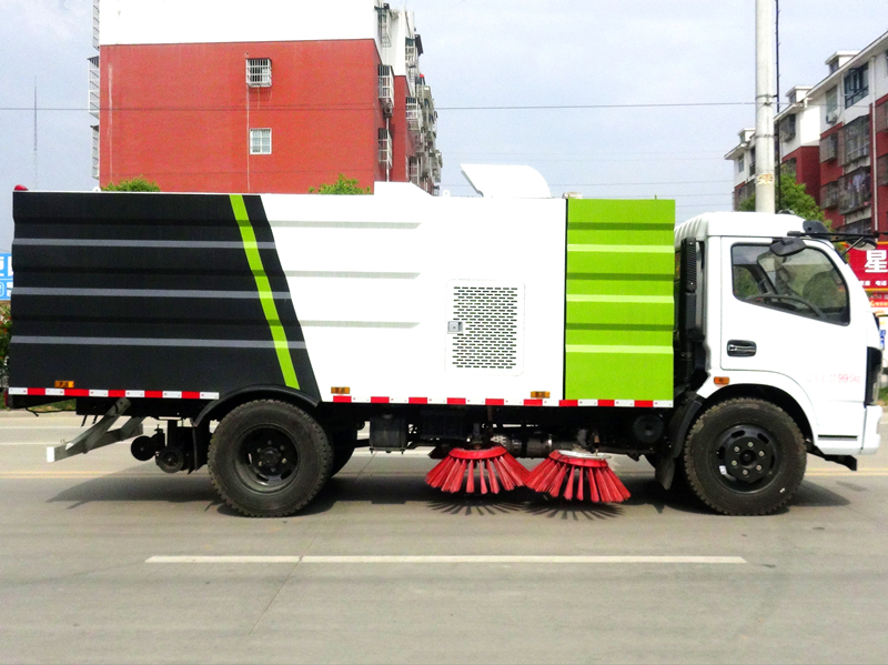 東風(fēng)大多利卡掃路車