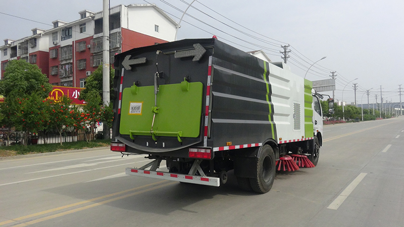 東風(fēng)大多利卡掃路車