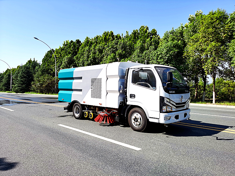 東風(fēng)小多利卡3308軸距洗掃車(chē)