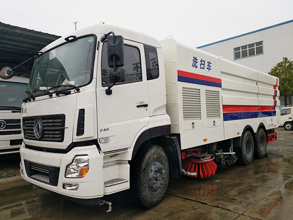 東風(fēng)天龍洗掃車