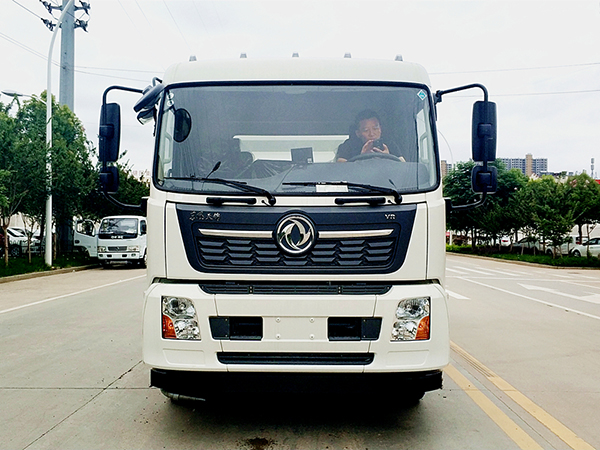 東風(fēng)天錦洗掃車