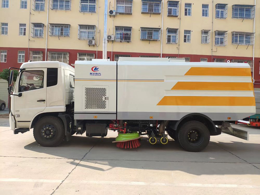 東風(fēng)天錦干濕兩用掃路車8立方塵