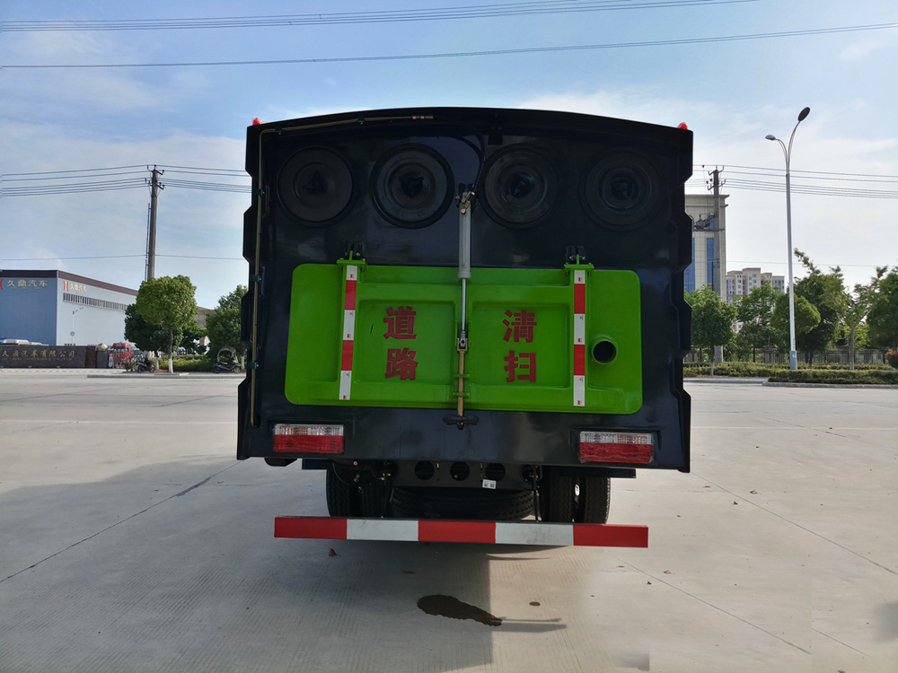東風(fēng)D6吸塵車1立方水/4立方塵