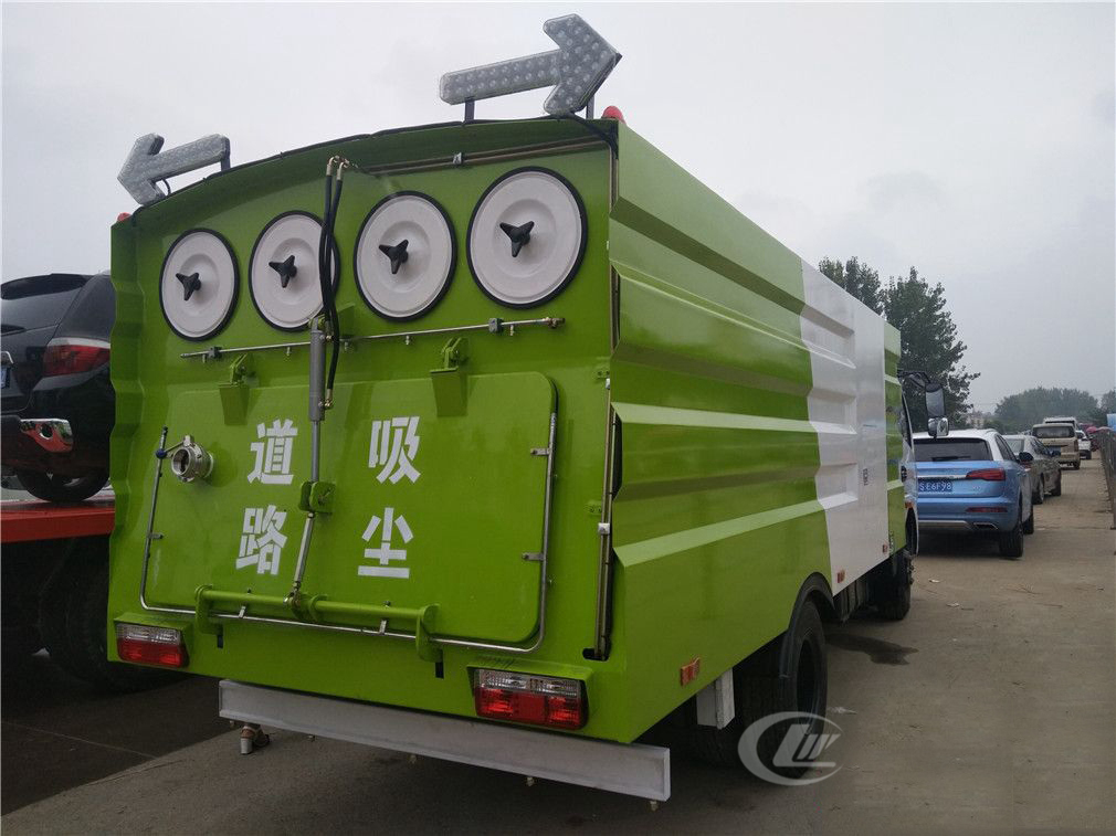 東風(fēng)D7吸塵車1.5立方水/6立方塵
