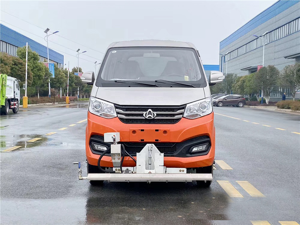 長安藍牌1.5立方路面清洗車