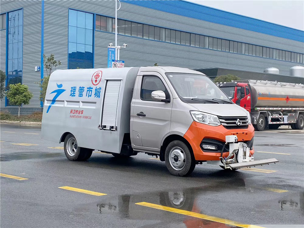 長安藍牌1.5立方路面清洗車