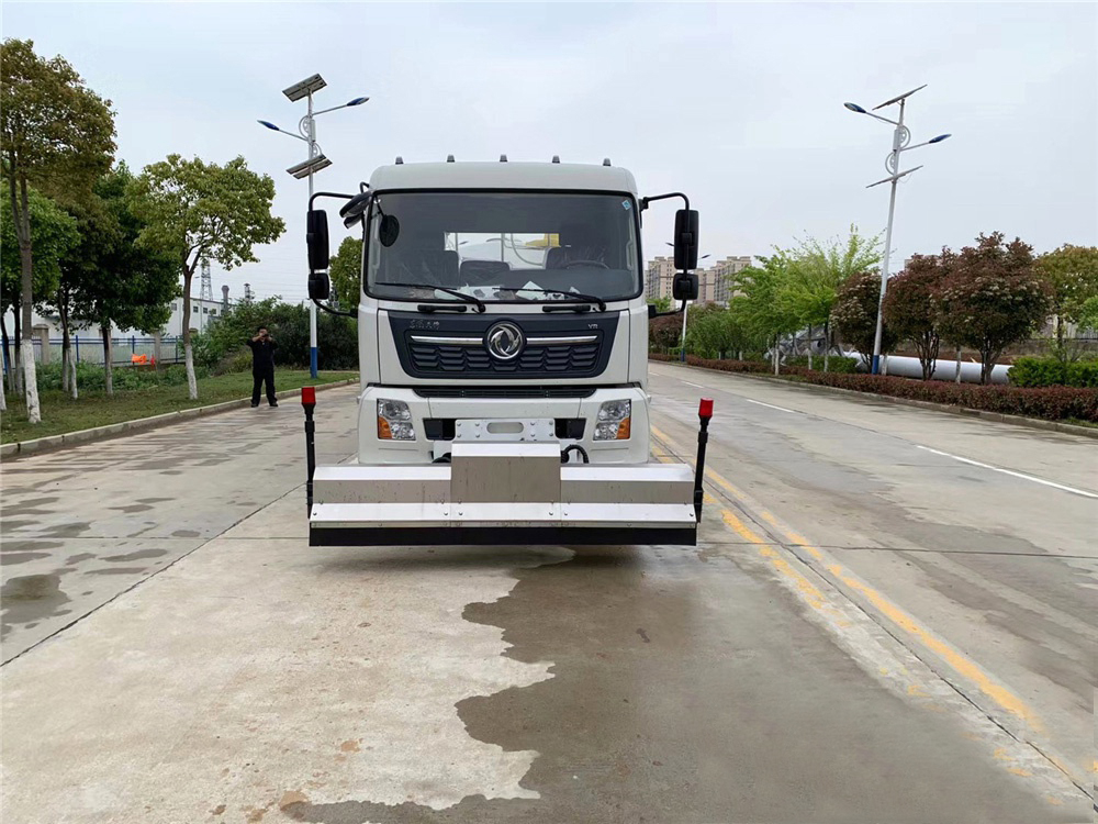 東風(fēng)天錦8立方路面清洗車
