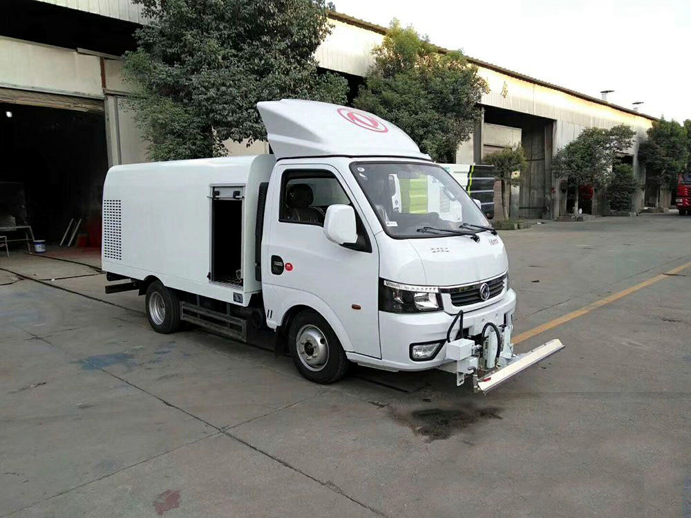東風途逸藍牌1.5立方路面清洗車