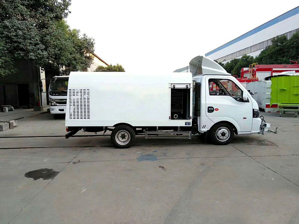 東風途逸藍牌1.5立方路面清洗車