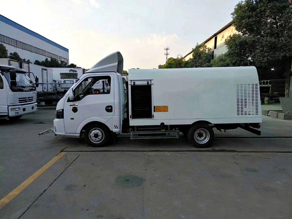 東風途逸藍牌1.5立方路面清洗車
