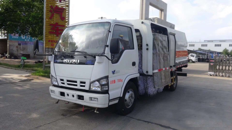 五十鈴4立方城市護欄清洗車