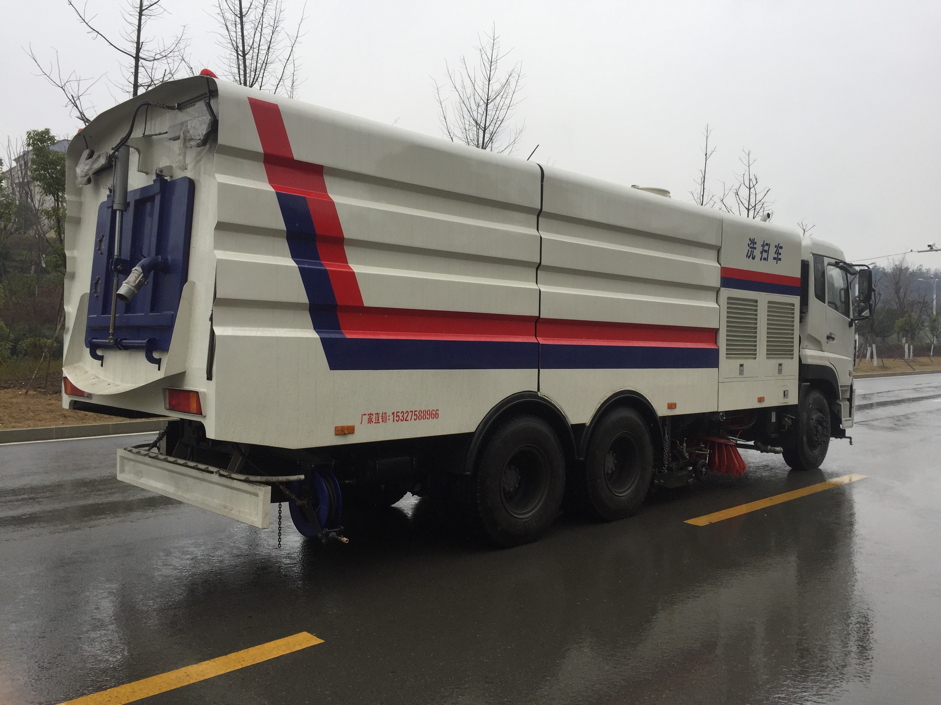 東風天龍洗掃車9立方塵箱/13立方水箱