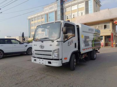 解放藍(lán)牌掃路車3立方塵箱 /0.8立方水箱