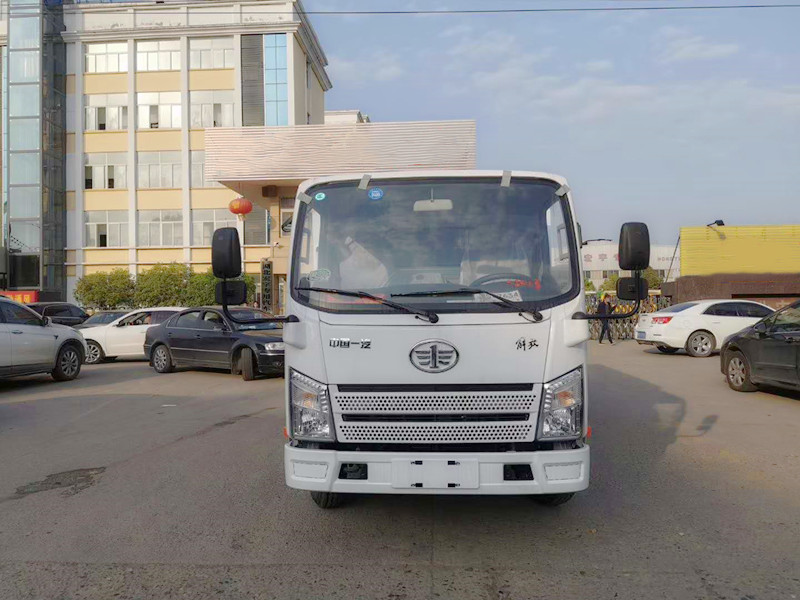 解放藍牌掃路車3立方塵箱 /0.8立方水箱