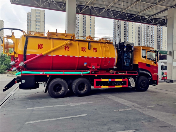 東風(fēng)天龍后八輪清洗吸污車