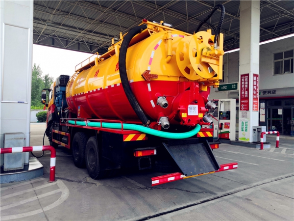 東風(fēng)天龍后八輪清洗吸污車