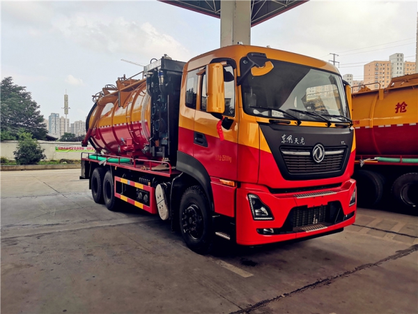 東風(fēng)天龍后八輪清洗吸污車