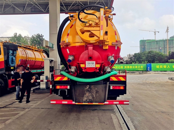 東風(fēng)天龍后八輪清洗吸污車