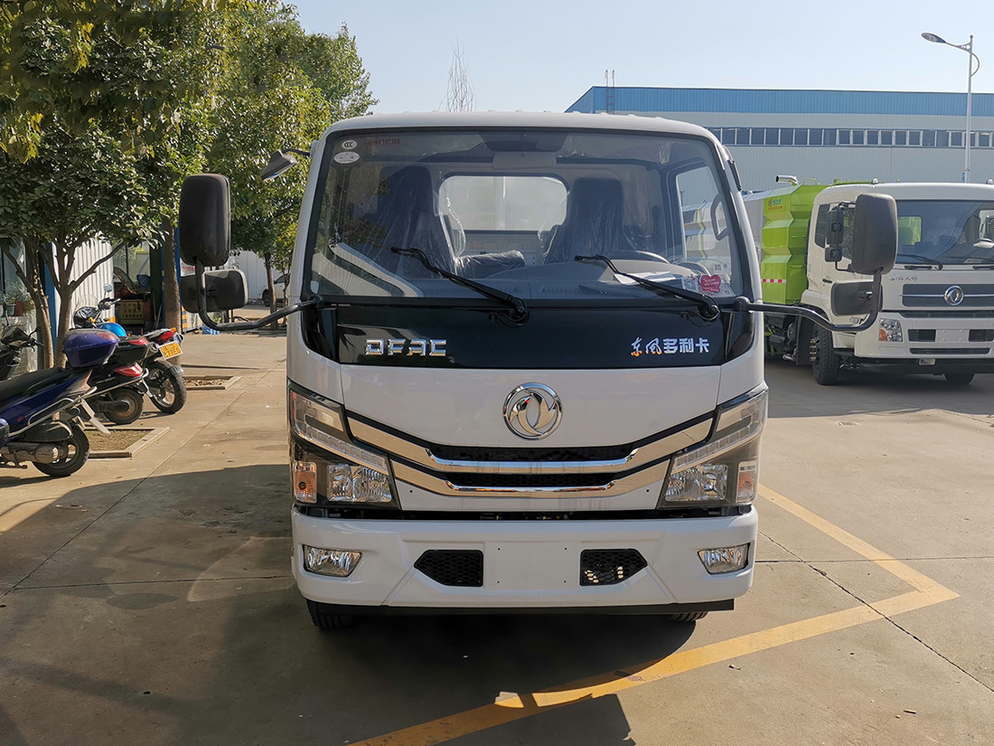 東風(fēng)小多利卡5立方吸糞車