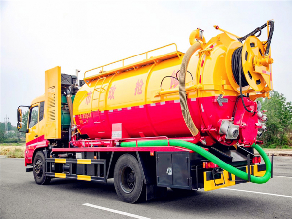 東風(fēng)天錦帶副發(fā)抽淤泥河道清理車(chē)