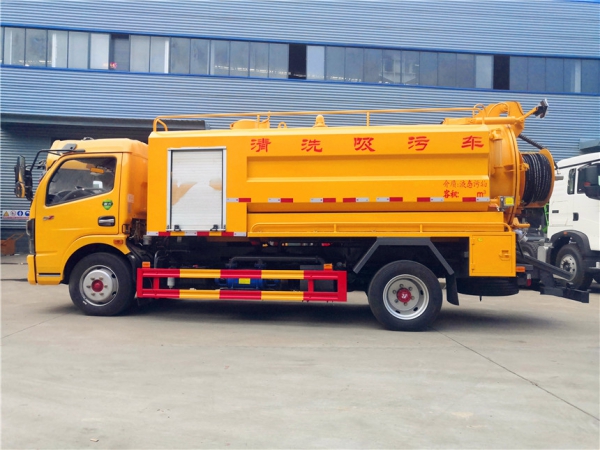 東風(fēng)大多利卡10立方清洗吸污車(chē)