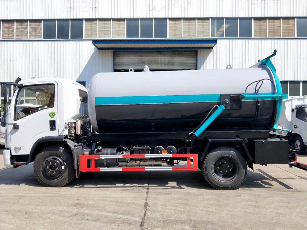 東風(fēng)D7/8立方吸污車