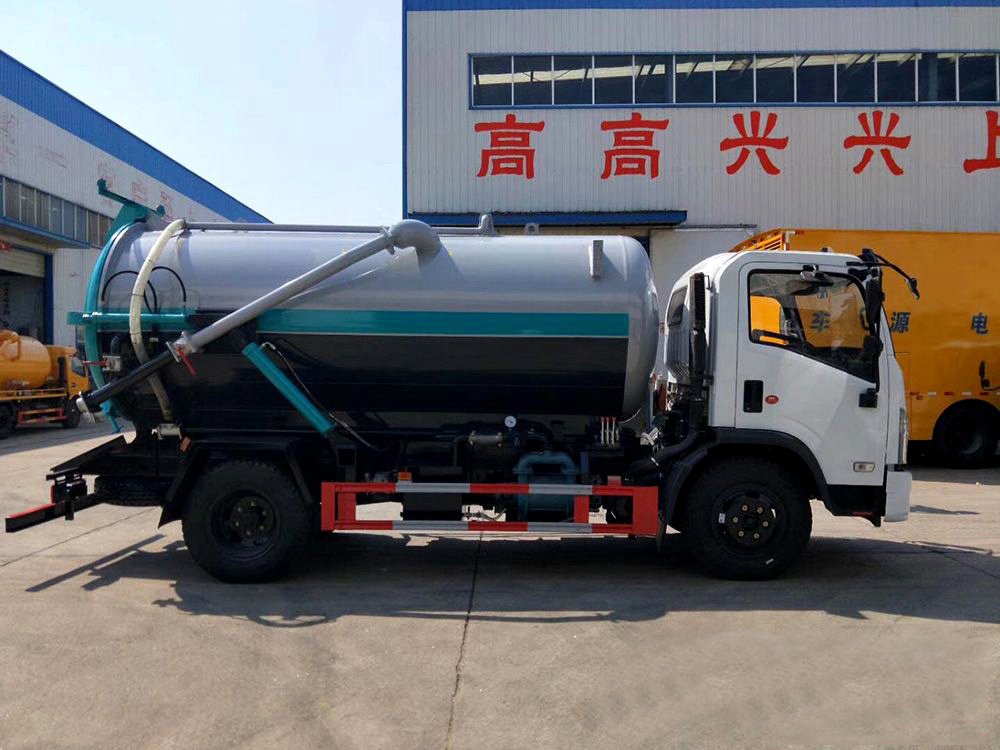 東風(fēng)D7/8立方吸污車