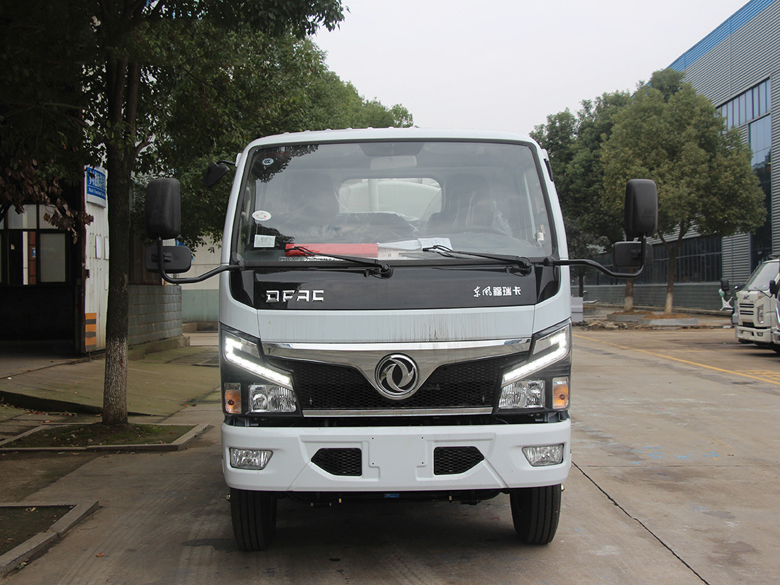 東風(fēng)小福瑞卡5立方吸糞車