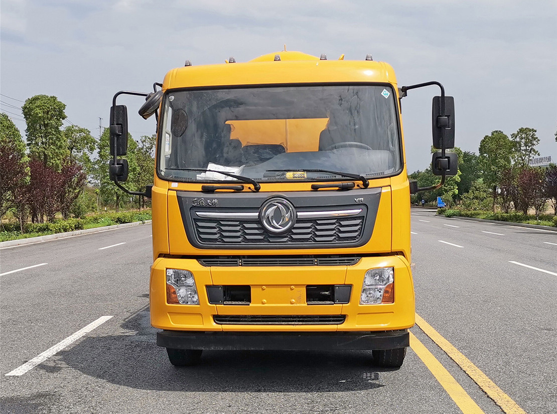 東風(fēng)天錦15立方一體罐清洗吸污車