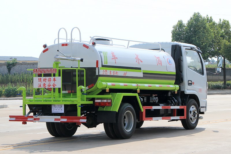東風(fēng)小多利卡5立方灑水車