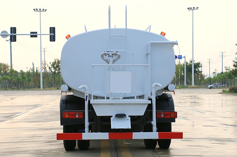東風(fēng)專底DIL/12立方灑水車