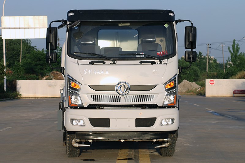 東風(fēng)專底DIL/12立方灑水車