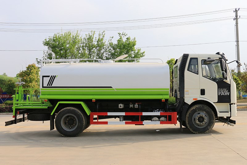 解放13立方灑水車