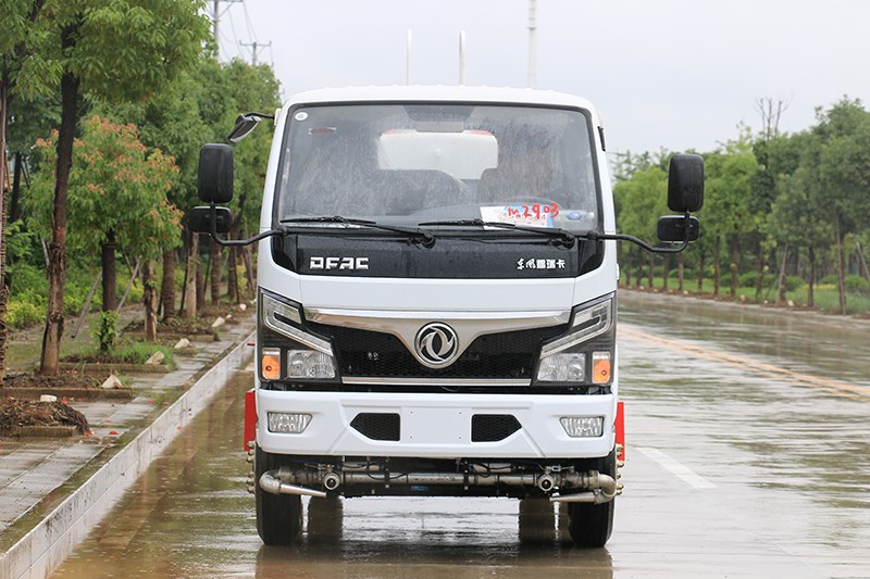 東風(fēng)小福瑞卡5立方噴霧車