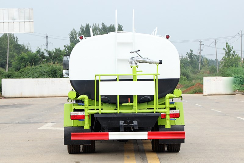 東風(fēng)大多利卡9.2立方灑水車(chē)