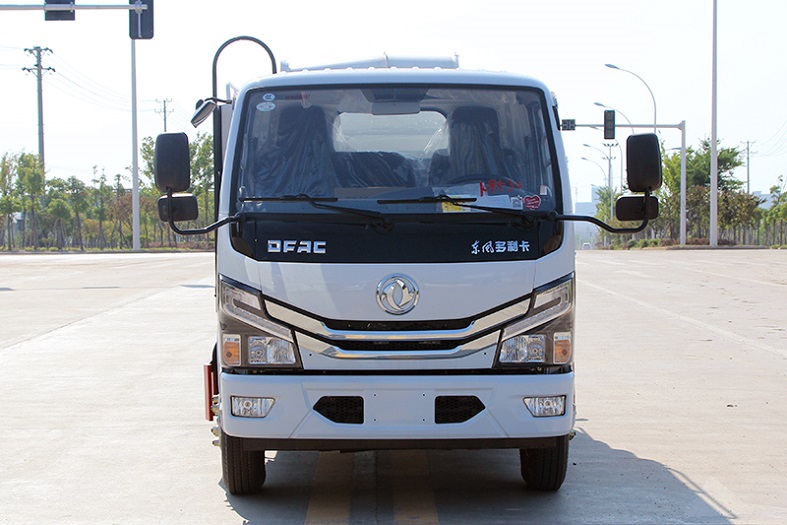 東風(fēng)多利卡5立方多功能抑塵車