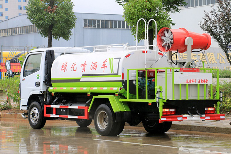 東風(fēng)小多利卡5立方抑塵霧炮噴灑車