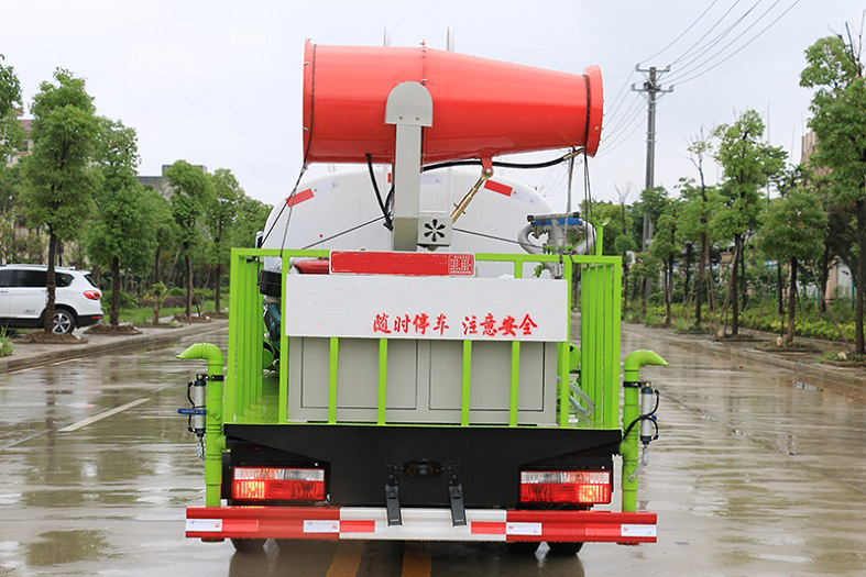 東風(fēng)小多利卡5立方抑塵霧炮噴灑車