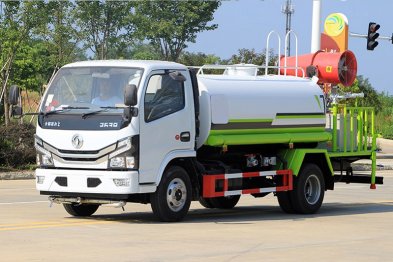 東風(fēng)小多利卡5立方噴霧灑水車