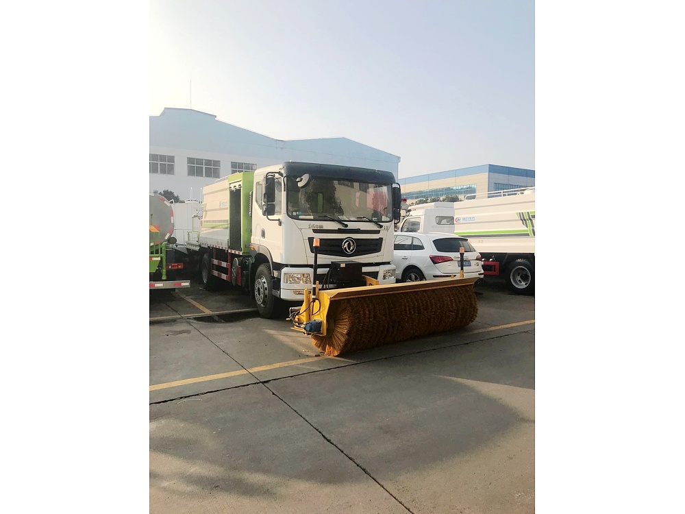東風華神T5霧炮車10立方/50-100米霧炮