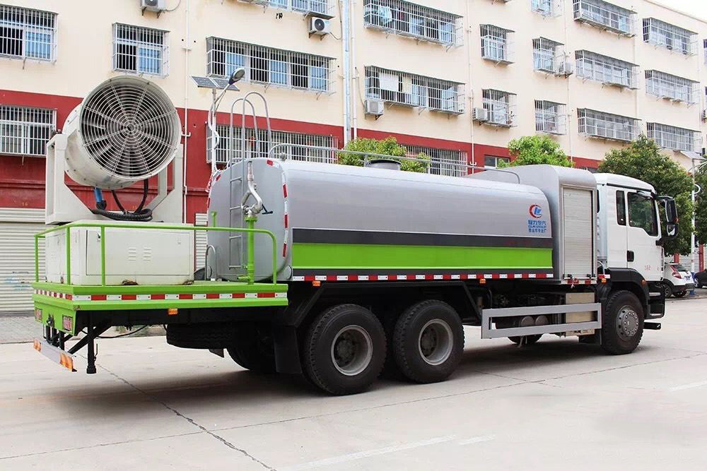 重汽汕德卡后雙橋16立方抑塵車60-120米