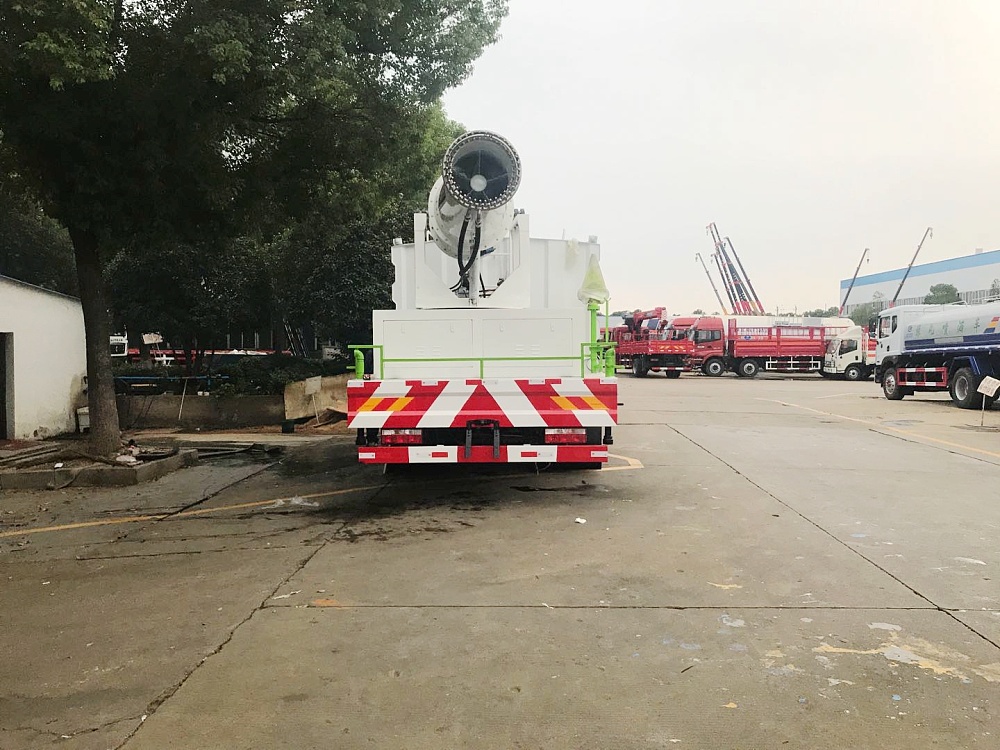 東風(fēng)專底噴霧霧炮車10立方/50-100米霧炮