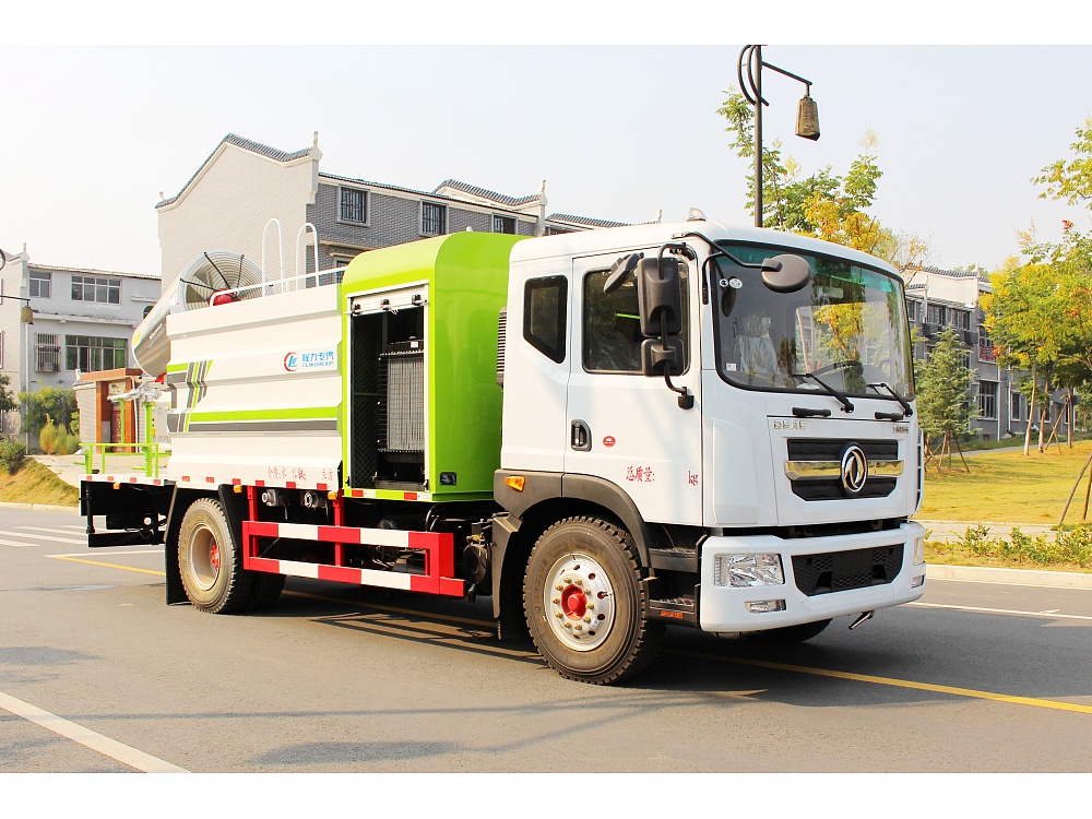 東風多利卡D9霧炮車10立方/50-100米霧炮