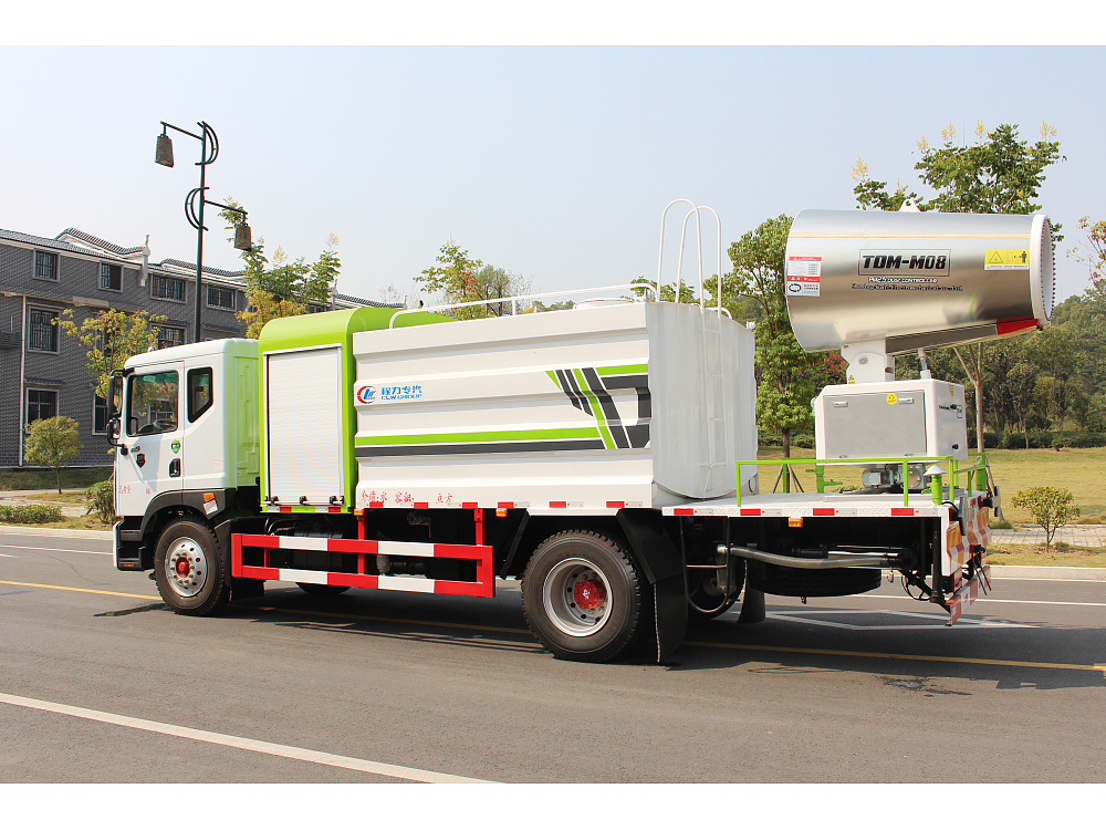 東風多利卡D9霧炮車10立方/50-100米霧炮