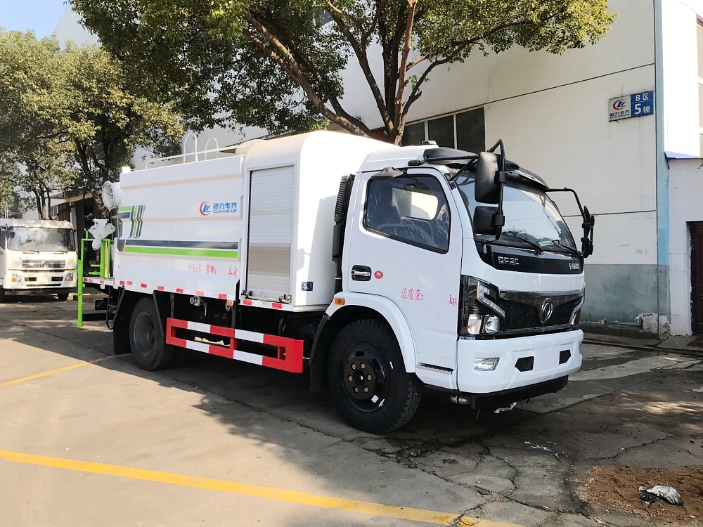 東風(fēng)凱普特多功能霧炮車6.5立方/30-60米霧炮