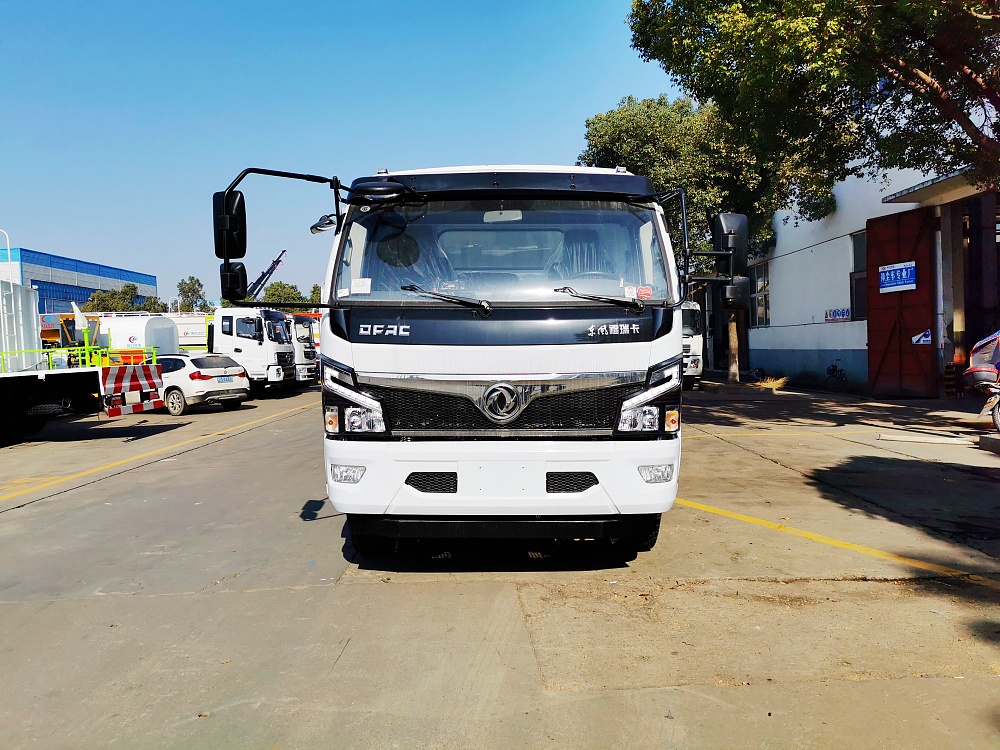 東風(fēng)凱普特多功能霧炮車6.5立方/30-60米霧炮